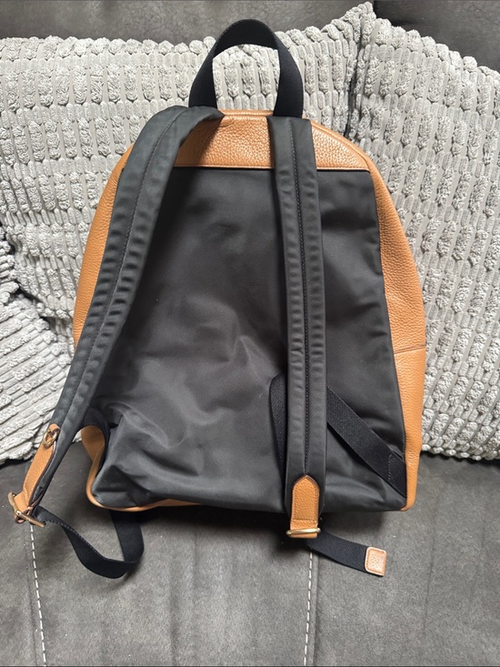 バッグ COACH Brown Pebbled Leather Backpack Coach Brown Pebbled Leather Backpack with Gold Hardware